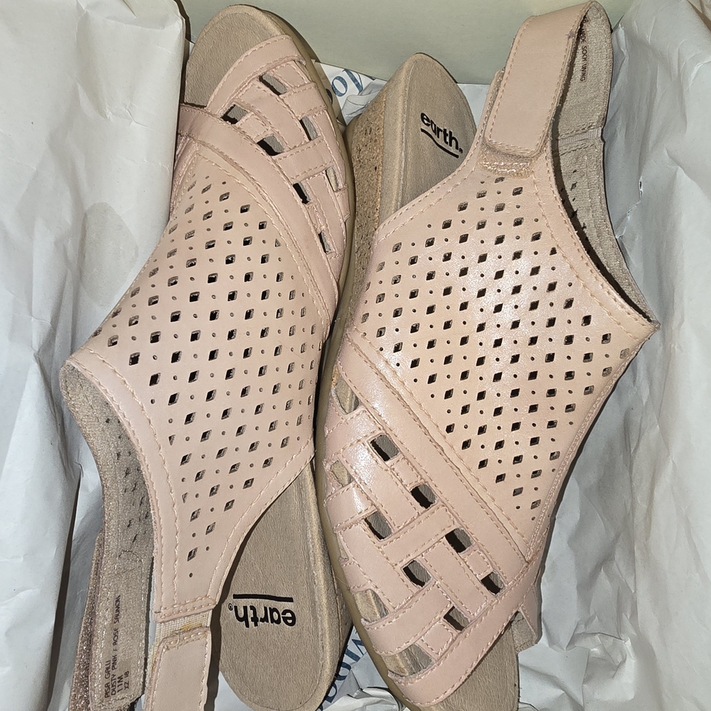 Earth Women's Pink Sandals